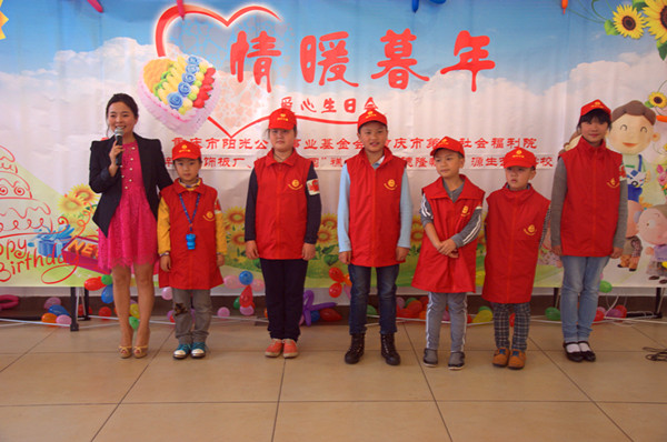 9.源生艺术学校的孩子们祝爷爷奶奶们生日快乐.jpg