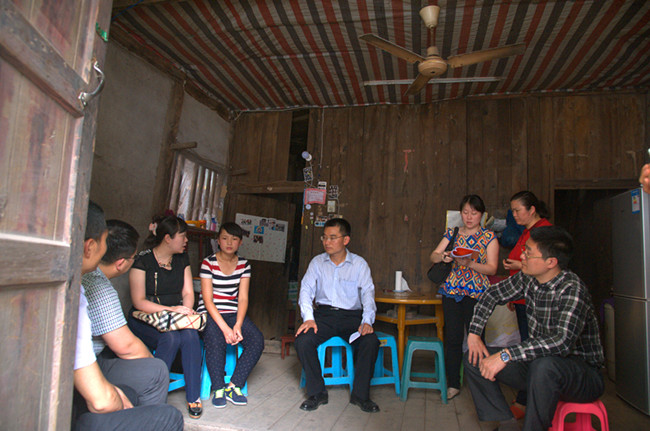 2.3谈话 右一石角镇人大主席刘德松.jpg